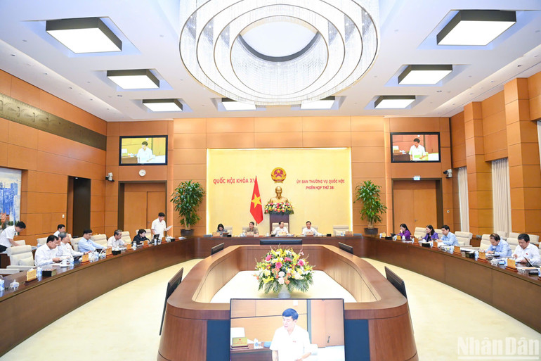 Quang cảnh phiên họp. (Ảnh: DUY LINH)