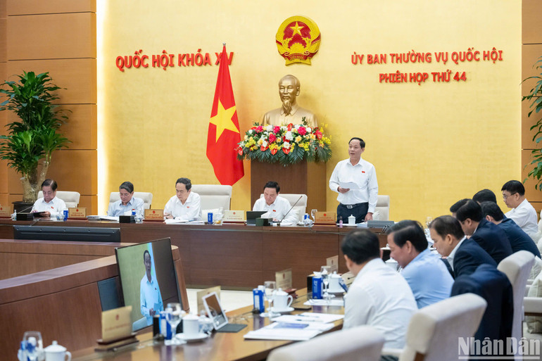 Phó Chủ tịch Quốc hội Trần Quang Phương điều hành phiên họp. (Ảnh: DUY LINH)