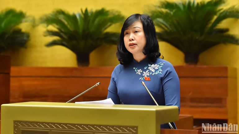 Bộ trưởng Y tế Đào Hồng Lan trình bày tờ trình về dự thảo Luật. (Ảnh: THỦY NGUYÊN) Bộ trưởng Y tế Đào Hồng Lan trình bày tờ trình về dự thảo Luật. (Ảnh: THỦY NGUYÊN)