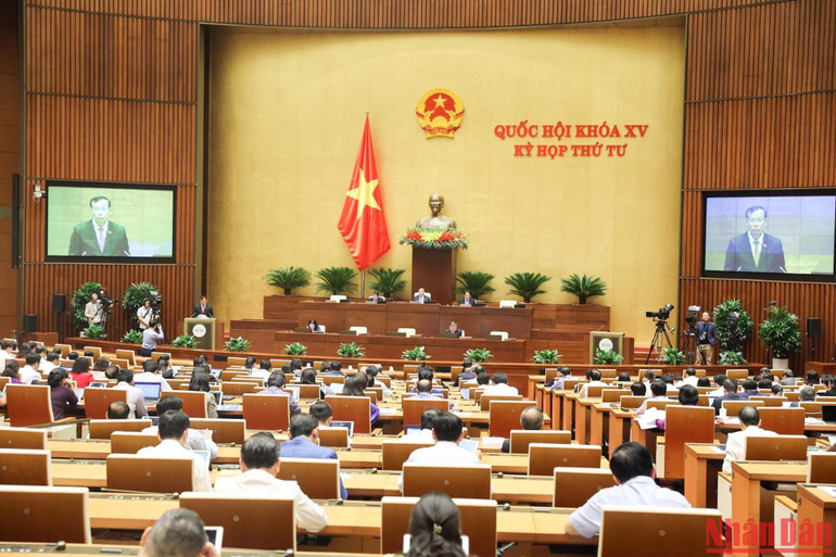 Quang cảnh phiên họp sáng 7/11. (Ảnh: DUY LINH)