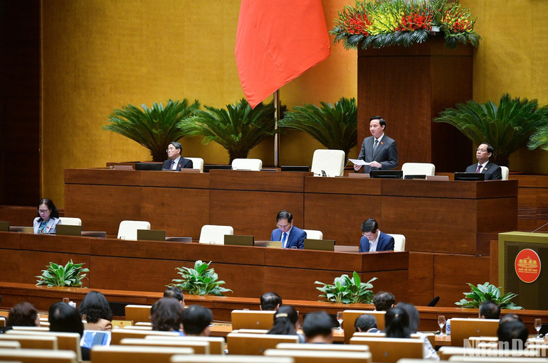 Phó Chủ tịch Quốc hội Nguyễn Khắc Định khái quát lại nội dung phiên chất vấn và trả lời chất vấn. (Ảnh: DUY LINH)