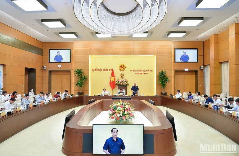 Quang cảnh phiên họp sáng 10/5. (Ảnh: DUY LINH)