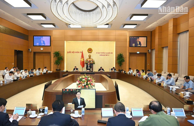 Quang cảnh phiên họp. (Ảnh: DUY LINH)