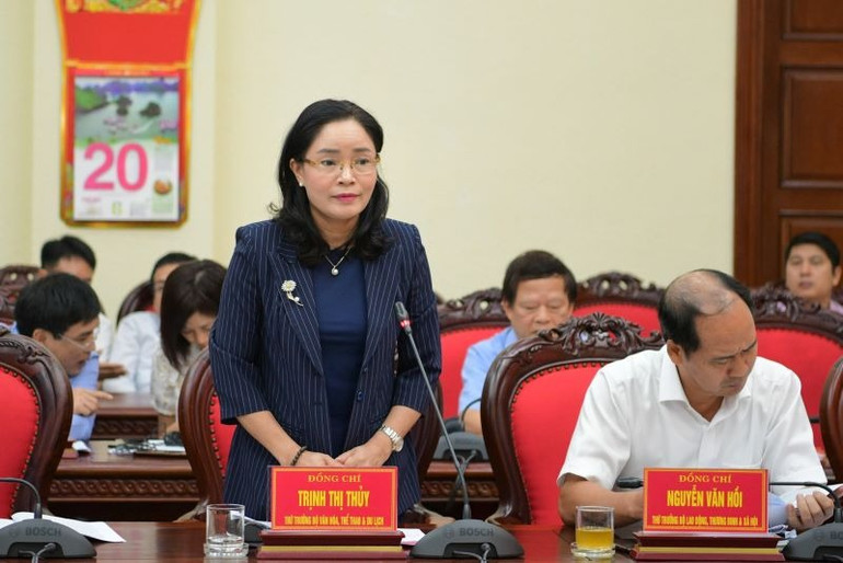 Thành viên đoàn khảo sát tham gia ý kiến tại hội nghị. (Ảnh: TRƯỜNG GIANG)