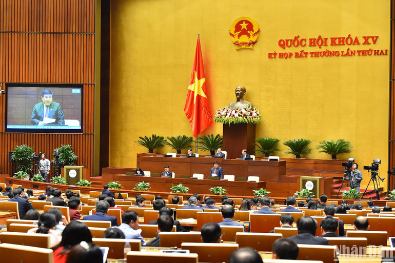 Quang cảnh phiên thảo luận ở hội trường sáng 7/1. (Ảnh: THỦY NGUYÊN)