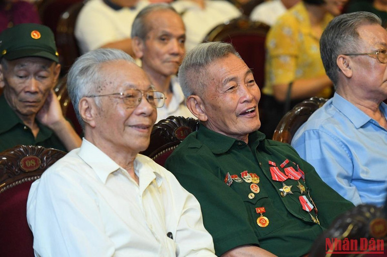 Chương trình có sự tham dự của các bậc lão thành cách mạng, người có công từ một số địa phương trên cả nước. (Ảnh: THÀNH ĐẠT)