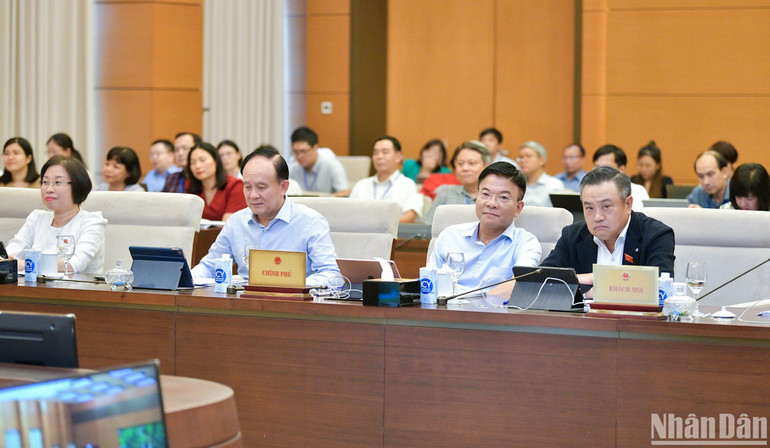 Các đại biểu dự phiên họp. (Ảnh: DUY LINH)