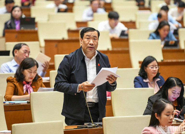 Đại biểu Thạch Phước Bình (đoàn Trà Vinh) phát biểu tại hội trường. (Ảnh: DUY LINH) Đại biểu Thạch Phước Bình (đoàn Trà Vinh) phát biểu tại hội trường. (Ảnh: DUY LINH)