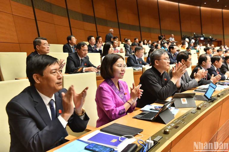 Các đại biểu dự phiên khai mạc kỳ họp. (Ảnh: LINH KHOA)