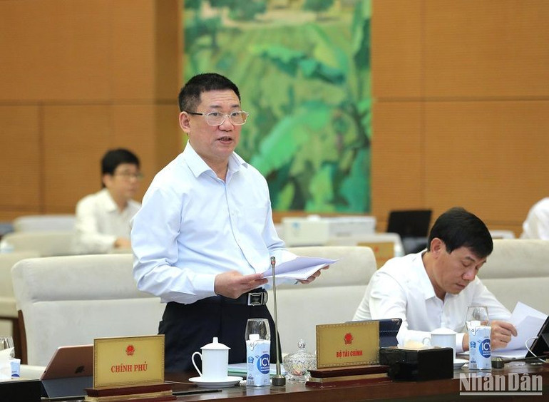 Bộ trưởng Tài chính Hồ Đức Phớc báo cáo Kết quả thực hành tiết kiệm, chống lãng phí năm 2022. (Ảnh: DUY LINH)