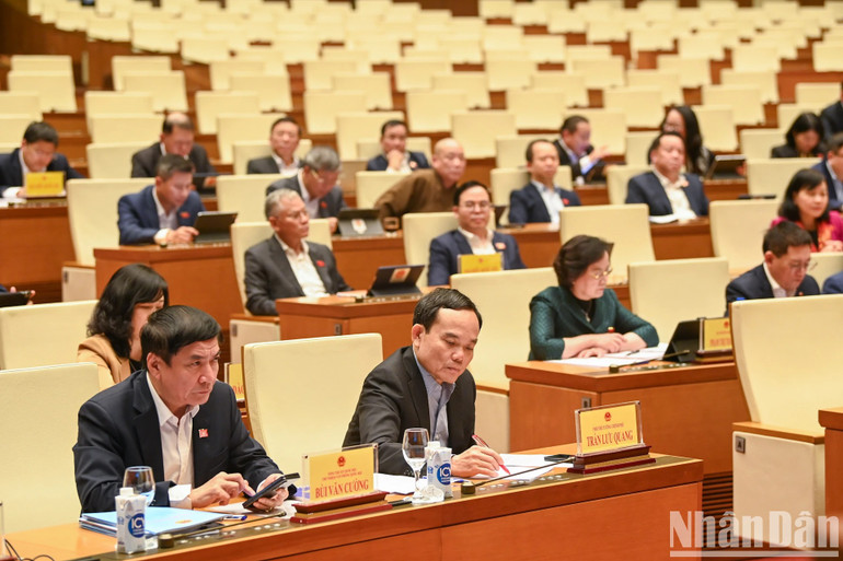 Các đại biểu dự phiên chất vấn tại điểm cầu Nhà Quốc hội ngày 18/3. (Ảnh: DUY LINH)