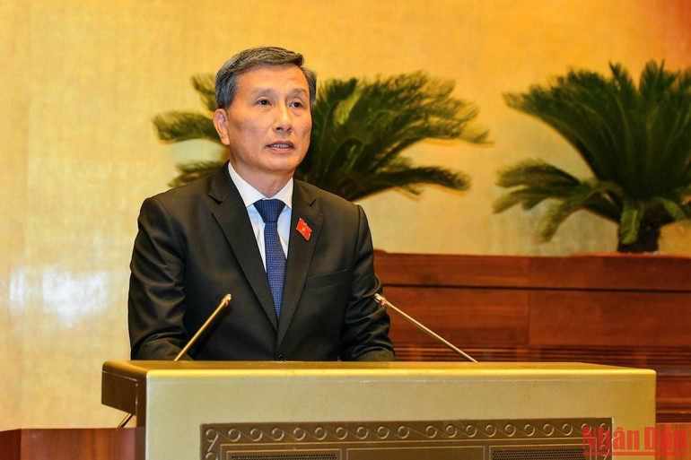 Chủ nhiệm Ủy ban Khoa học, Công nghệ và Môi trường của Quốc hội Lê Quang Huy trình bày Báo cáo thẩm tra dự án Luật. (Ảnh: THỦY NGUYÊN)