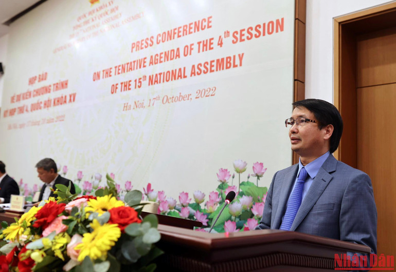 Phó Chủ nhiệm Văn phòng Quốc hội, Trợ lý Chủ tịch Quốc hội Phạm Thái Hà trình bày tóm tắt dự kiến chương trình Kỳ họp thứ 4, Quốc hội khóa XV. Phó Chủ nhiệm Văn phòng Quốc hội, Trợ lý Chủ tịch Quốc hội Phạm Thái Hà trình bày tóm tắt dự kiến chương trình Kỳ họp thứ 4, Quốc hội khóa XV.