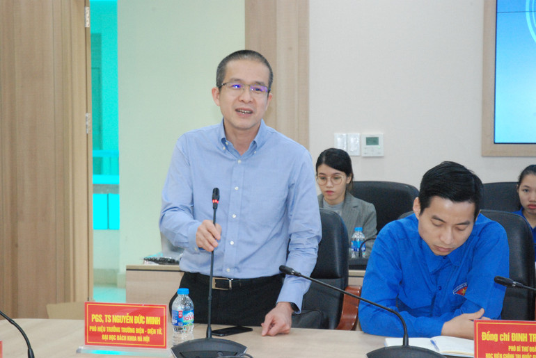 PGS, TS Nguyễn Đức Minh, Phó Hiệu trưởng Trường Điện-Điện tử, Đại học Bách khoa Hà Nội, chia sẻ tại tọa đàm. (Ảnh: VĂN TOẢN)