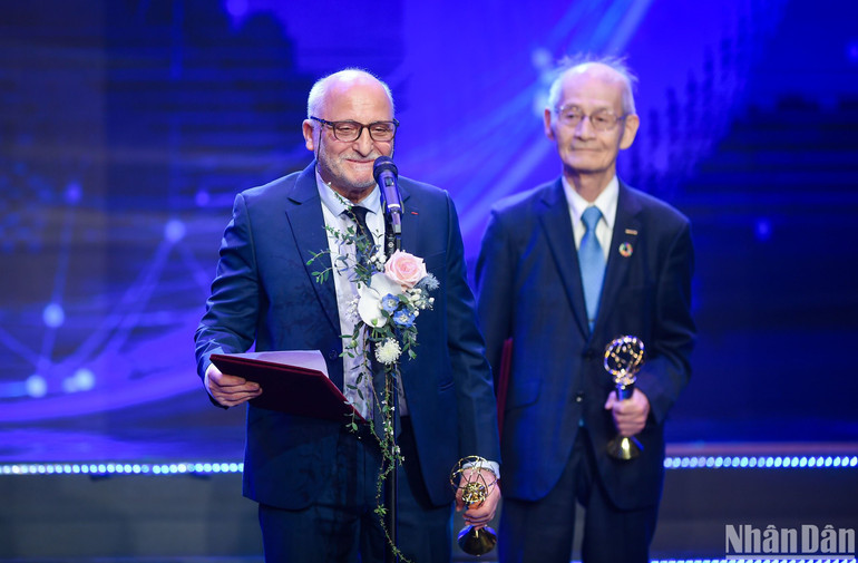 Giáo sư Rachid Yazami phát biểu. (Ảnh: THÀNH ĐẠT) Giáo sư Rachid Yazami phát biểu. (Ảnh: THÀNH ĐẠT)