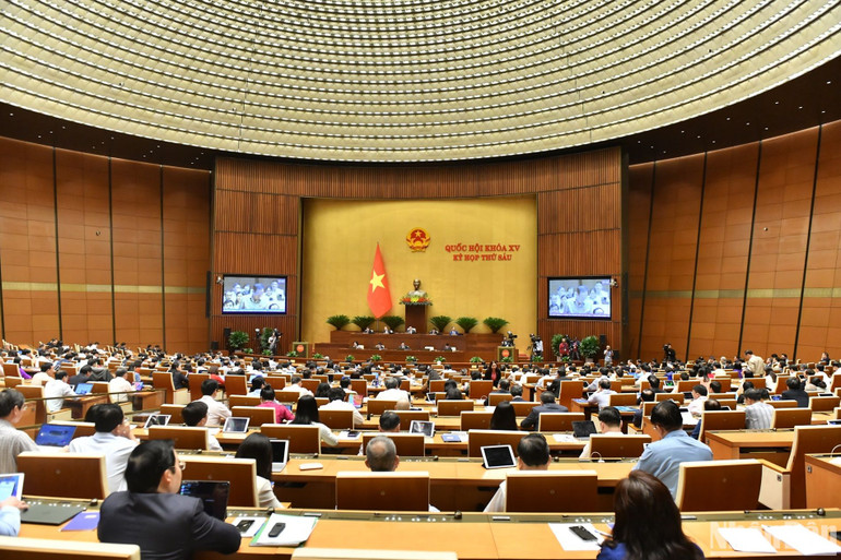 Quang cảnh phiên chất vấn sáng 7/11. (Ảnh: ĐĂNG KHOA)