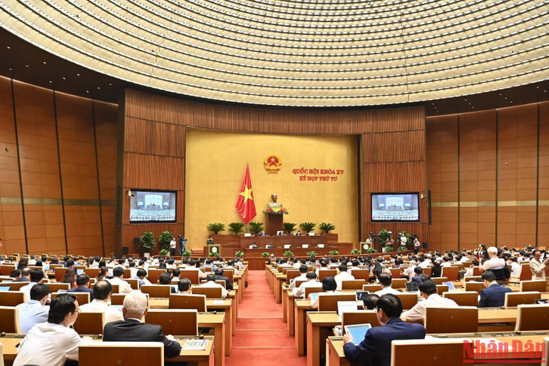 Quang cảnh phiên thảo luận ở hội trường chiều 26/10. (Ảnh: ĐĂNG KHOA)