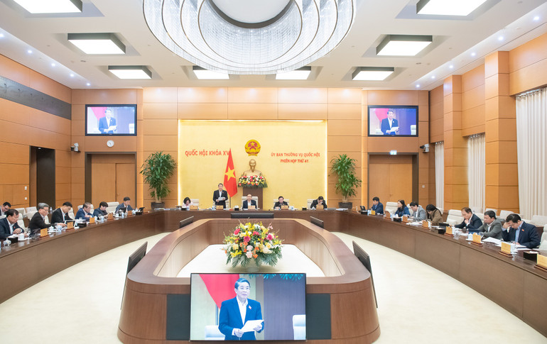 Quang cảnh phiên họp.