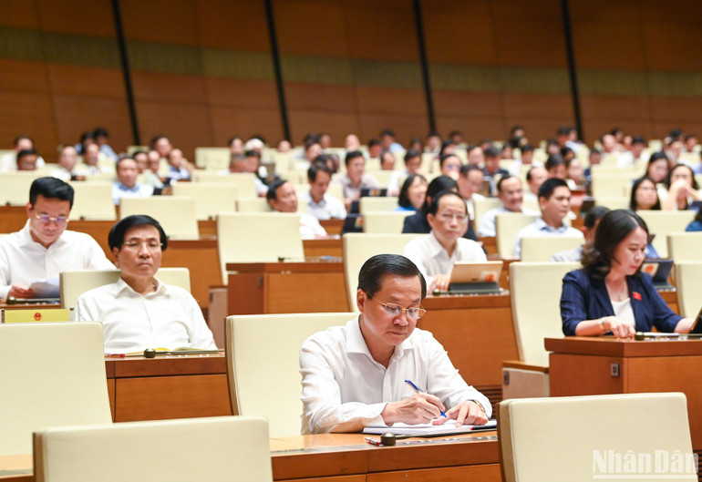 Phó Thủ tướng Lê Minh Khái và các đại biểu dự phiên họp. (Ảnh: DUY LINH)