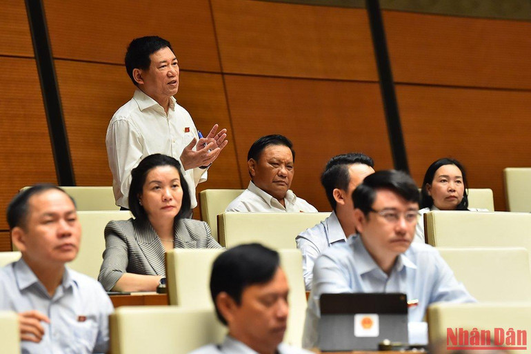 Bộ trưởng Tài chính Hồ Đức Phớc giải trình thêm về vấn đề thực hiện tự chủ tài chính. (Ảnh: THỦY NGUYÊN) Bộ trưởng Tài chính Hồ Đức Phớc giải trình thêm về vấn đề thực hiện tự chủ tài chính. (Ảnh: THỦY NGUYÊN)