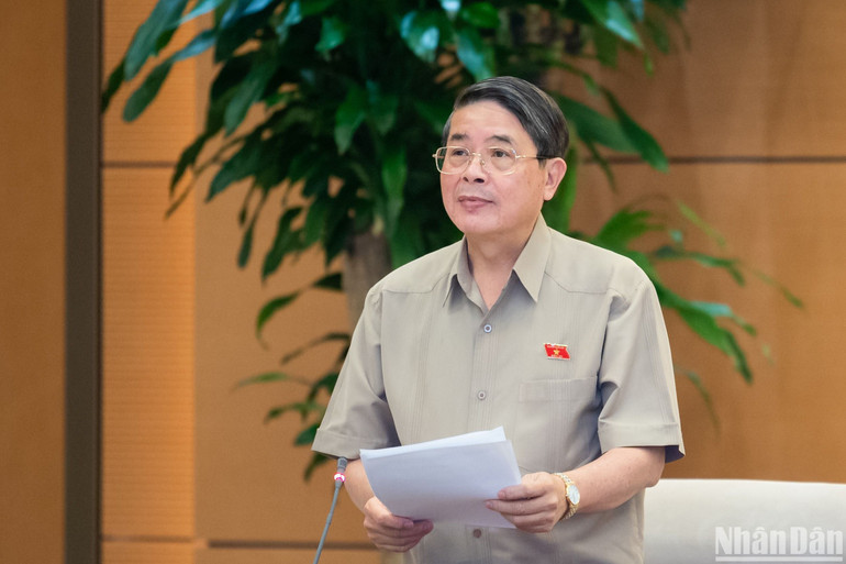 Phó Chủ tịch Quốc hội Nguyễn Đức Hải điều hành nội dung phiên thảo luận chiều 12/10. (Ảnh: DUY LINH)