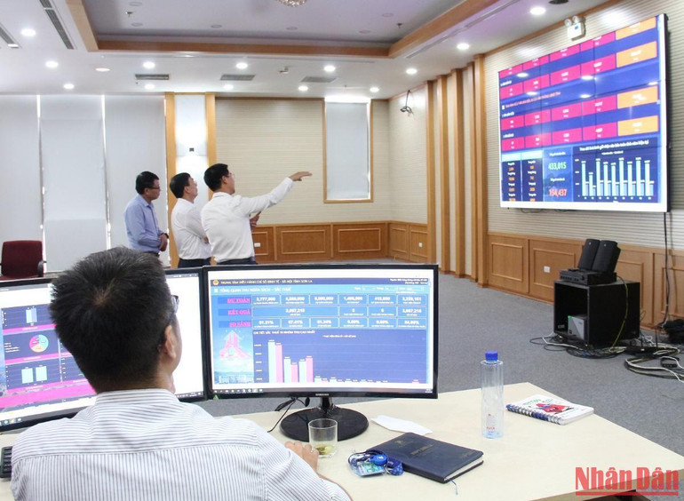 Trung tâm điều hành thông minh tỉnh Sơn La do Tập đoàn VNPT tài trợ.