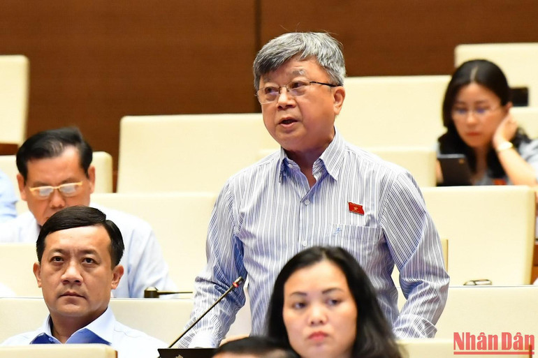 Đại biểu Trương Trọng Nghĩa (đoàn TP Hồ Chí Minh) phát biểu ý kiến thảo luận. Ảnh: THỦY NGUYÊN
