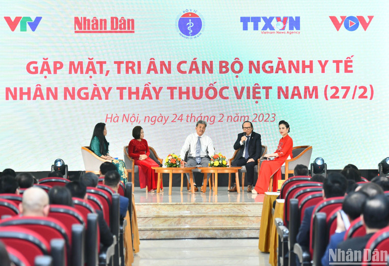 Quang cảnh phiên tọa đàm "Nỗ lực vì sức khỏe nhân dân". (Ảnh: ĐĂNG KHOA)