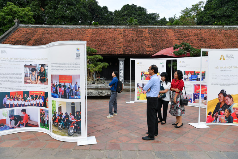 Quang cảnh triển lãm. (Ảnh: THÀNH ĐẠT)