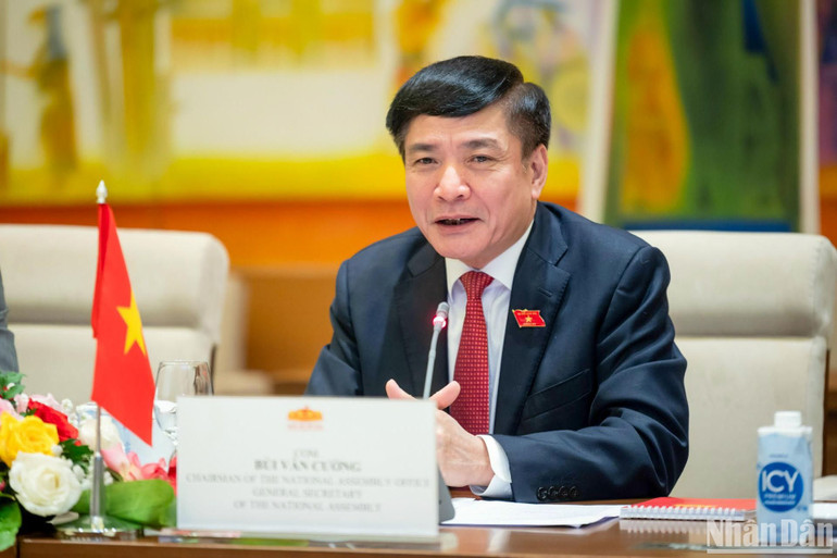 Tổng Thư ký Quốc hội, Chủ nhiệm Văn phòng Quốc hội Bùi Văn Cường phát biểu tại buổi làm việc. (Ảnh: DUY LINH)