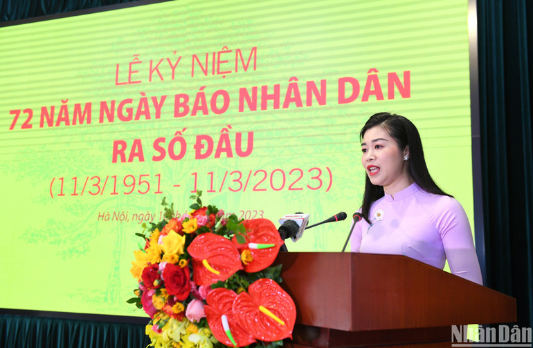 Nhà báo trẻ Hồng Tươi - Trung tâm Truyền hình Nhân Dân bày tỏ tự hào về bề dày truyền thống 72 năm của báo Đảng. (Ảnh: THÀNH ĐẠT)