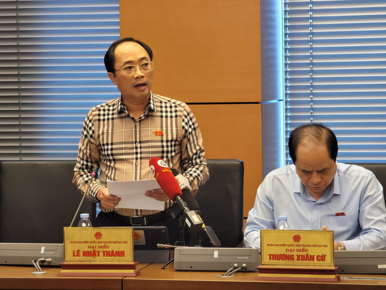 Đại biểu Lê Nhật Thành phát biểu ý kiến. Đại biểu Lê Nhật Thành phát biểu ý kiến.