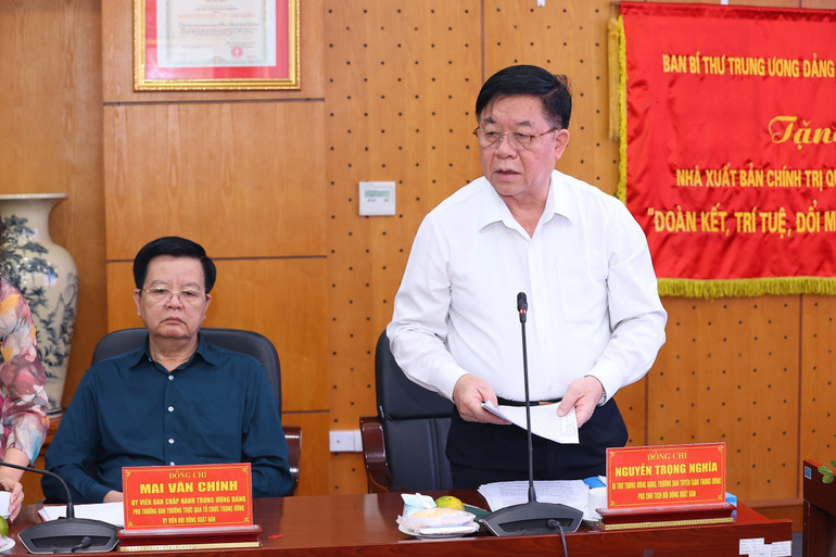 Trưởng Ban Tuyên giáo Trung ương Nguyễn Trọng Nghĩa phát biểu tại buổi làm việc.
