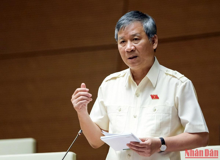 Đại biểu Nguyễn Anh Trí phát biểu ý kiến thảo luận. (Ảnh: DUY LINH)