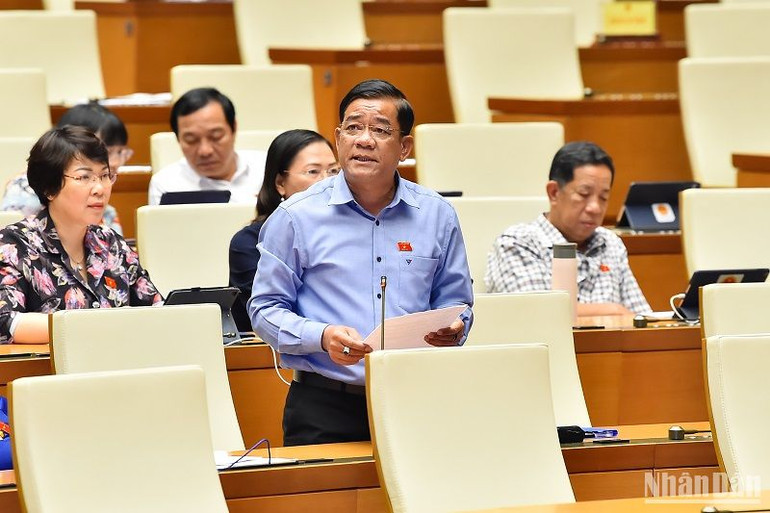 Đại biểu K’Nhiễu nhấn mạnh sự cần thiết điều chỉnh chủ trương đầu tư dự án Hồ chứa nước Ka Pét. (Ảnh: THỦY NGUYÊN)