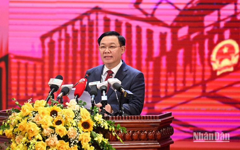 Chủ tịch Quốc hội Vương Đình Huệ phát biểu tổng kết và bế mạc Hội thảo. (Ảnh: DUY LINH)