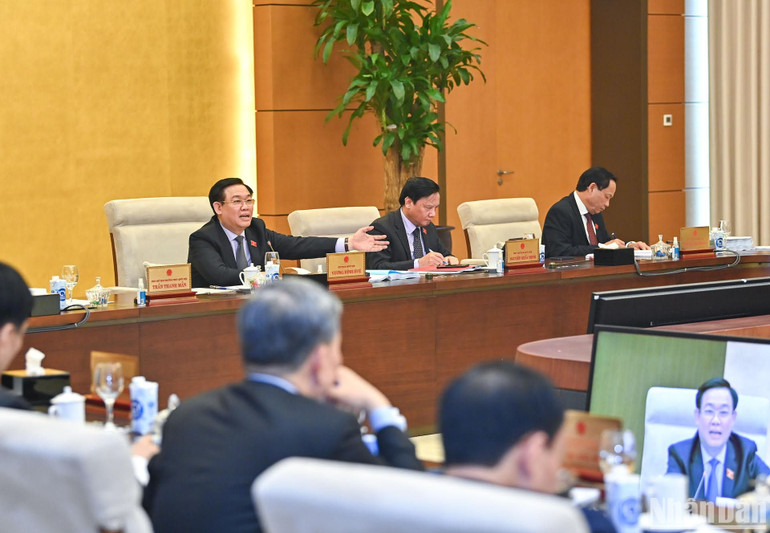 Chủ tịch Quốc hội Vương Đình Huệ phát biểu tại phiên họp. (Ảnh: DUY LINH)