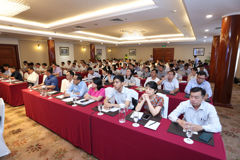 Các đại biểu dự hội thảo.