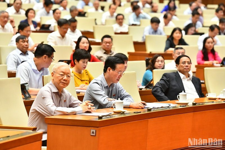 Tổng Bí thư Nguyễn Phú Trọng, Chủ tịch nước Võ Văn Thưởng và Thủ tướng Chính phủ Phạm Minh Chính dự phiên họp, sáng 6/6. (Ảnh: ĐĂNG KHOA)