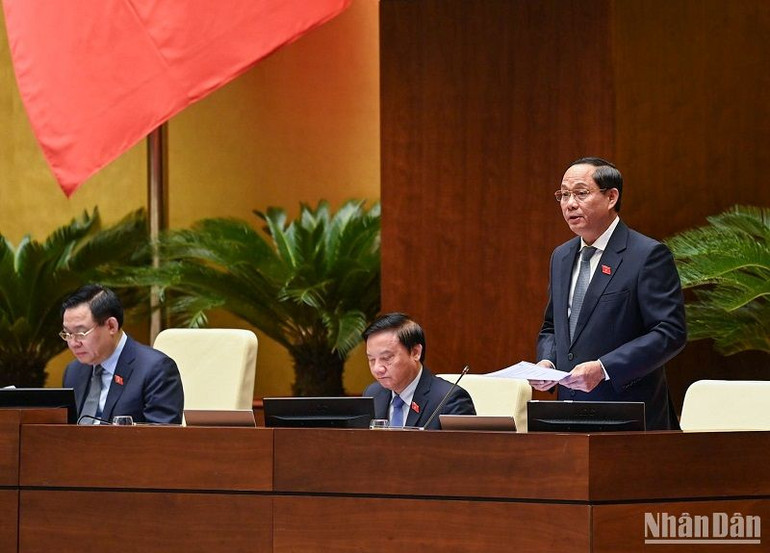 Phó Chủ tịch Quốc hội Trần Quang Phương điều hành nội dung thảo luận, cho ý kiến về dự án Luật Căn cước công dân (sửa đổi). (Ảnh: DUY LINH)