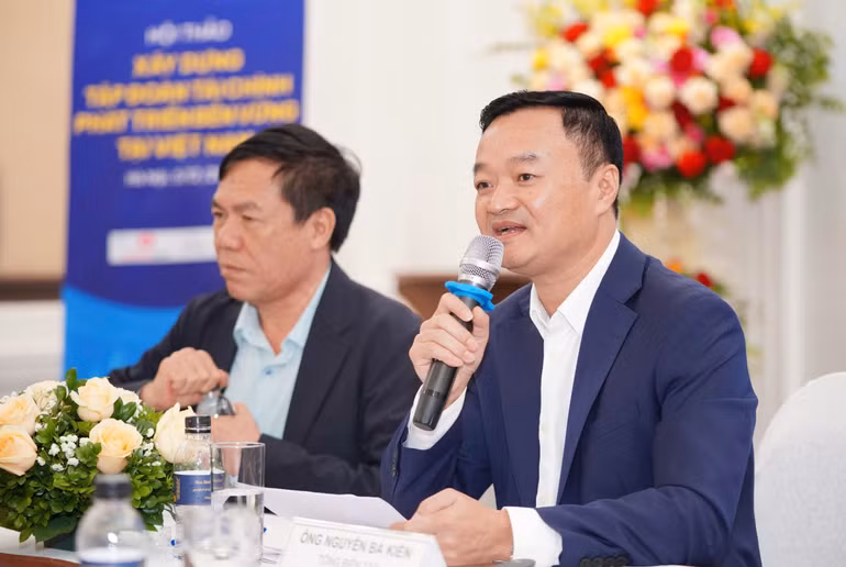 Ông Nguyễn Bá Kiên, Tổng Biên tập Tạp chí điện tử VietTimes điều phối phiên thảo luận. Ông Nguyễn Bá Kiên, Tổng Biên tập Tạp chí điện tử VietTimes điều phối phiên thảo luận.