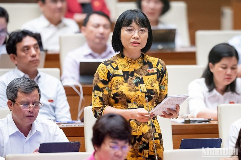 Đại biểu Nguyễn Thị Việt Nga tham gia ý kiến thảo luận. (Ảnh: ĐĂNG KHOA) Đại biểu Nguyễn Thị Việt Nga tham gia ý kiến thảo luận. (Ảnh: ĐĂNG KHOA)