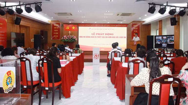 Lễ phát động ủng hộ đồng bào bị thiệt hại do cơn bão số 3 tại Nhà xuất bản Chính trị quốc gia Sự thật.