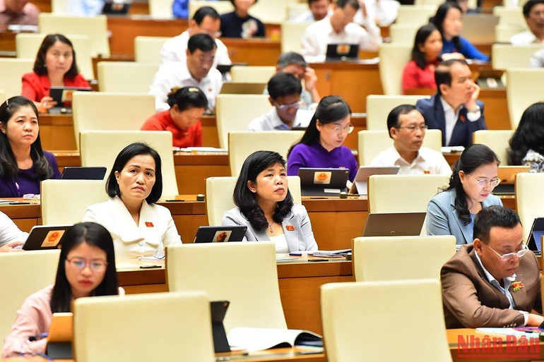 Các đại biểu Quốc hội dự phiên chất vấn và trả lời chất vấn sáng 5/11. (Ảnh: THỦY NGUYÊN)