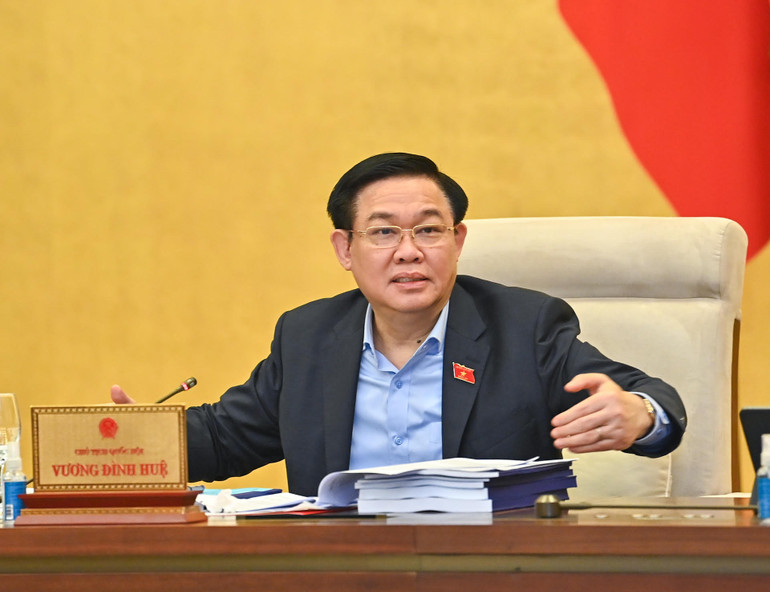 Chủ tịch Quốc hội Vương Đình Huệ phát biểu tại phiên họp. (Ảnh: DUY LINH)