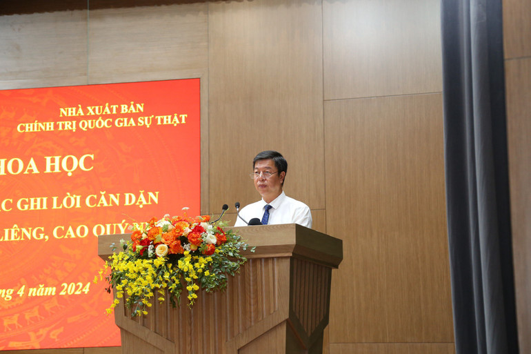 PGS, TS Vũ Trọng Lâm, Giám đốc - Tổng Biên tập Nhà xuất bản Chính trị quốc gia Sự thật phát biểu đề dẫn tọa đàm.