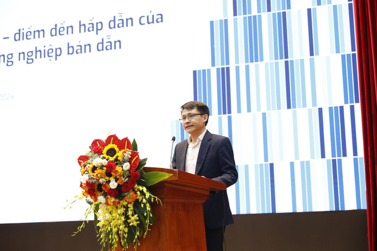 Ông Võ Xuân Hoài, Phó Giám đốc Trung tâm Đổi mới sáng tạo Quốc gia Việt Nam, tham luận tại hội nghị.