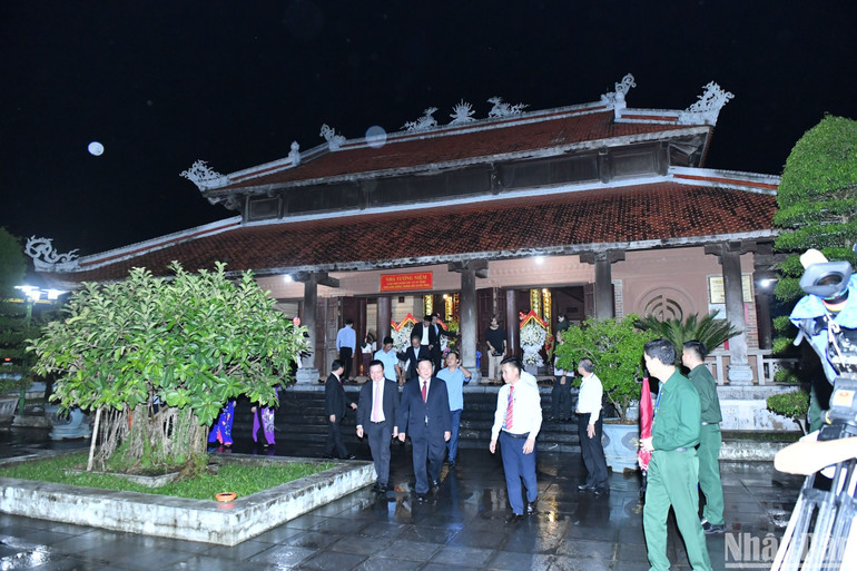 Quang cảnh Nhà tưởng niệm các anh hùng liệt sĩ đã anh dũng hy sinh trên cung đường Truông Bồn huyền thoại. Quang cảnh Nhà tưởng niệm các anh hùng liệt sĩ đã anh dũng hy sinh trên cung đường Truông Bồn huyền thoại.