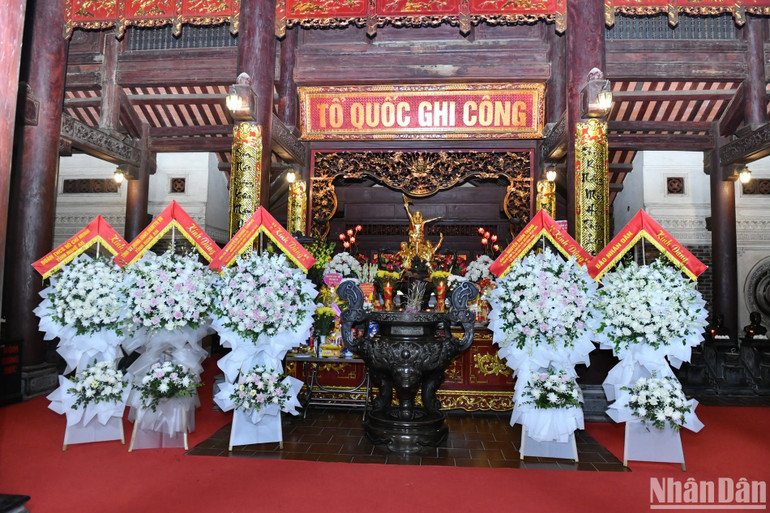 Nhà tưởng niệm các Anh hùng liệt sĩ đã anh dũng hy sinh trên cung đường Truông Bồn huyền thoại. Nhà tưởng niệm các Anh hùng liệt sĩ đã anh dũng hy sinh trên cung đường Truông Bồn huyền thoại.