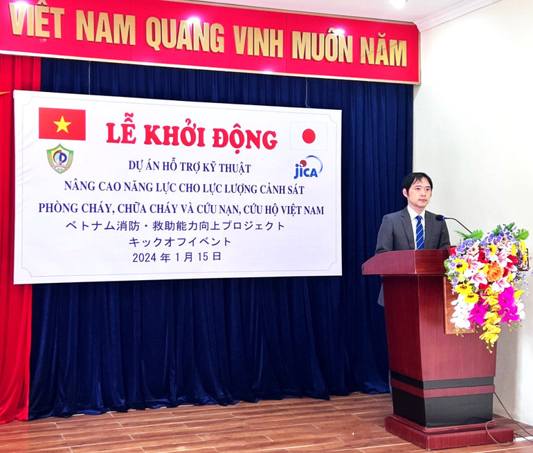 Ông Shinoda Takanobu, Phó Trưởng Đại diện Văn phòng JICA Việt Nam, phát biểu tại Lễ khởi động.